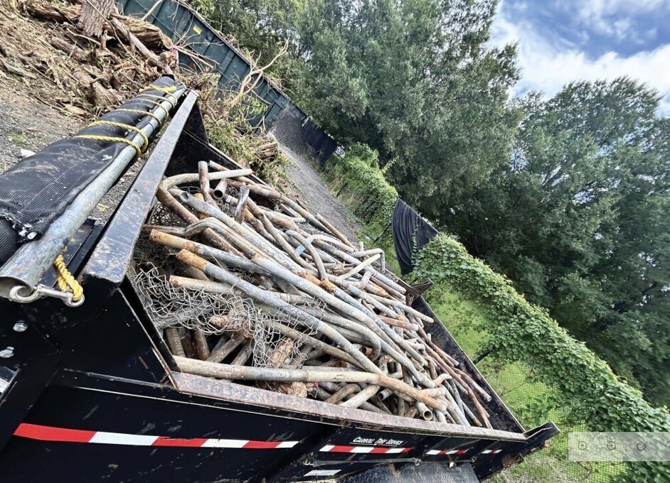 RT: https://truthsocial.com/users/realDonaldTrump/statuses/117471471550327950Here are pictures of Trash Island for the Judge to study. This…